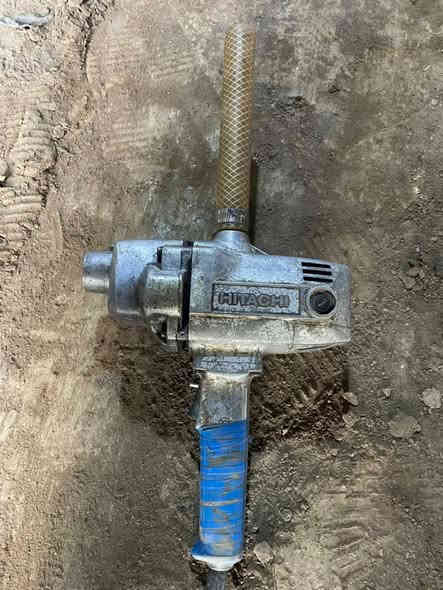 للبيع دريلات اثنين واحد مغناطيس والثاني هيتاشي نضيفات استعمال قليل سعر الواحد 300 وبي مجال بسيط مكاني بغداد الجرف ***********
