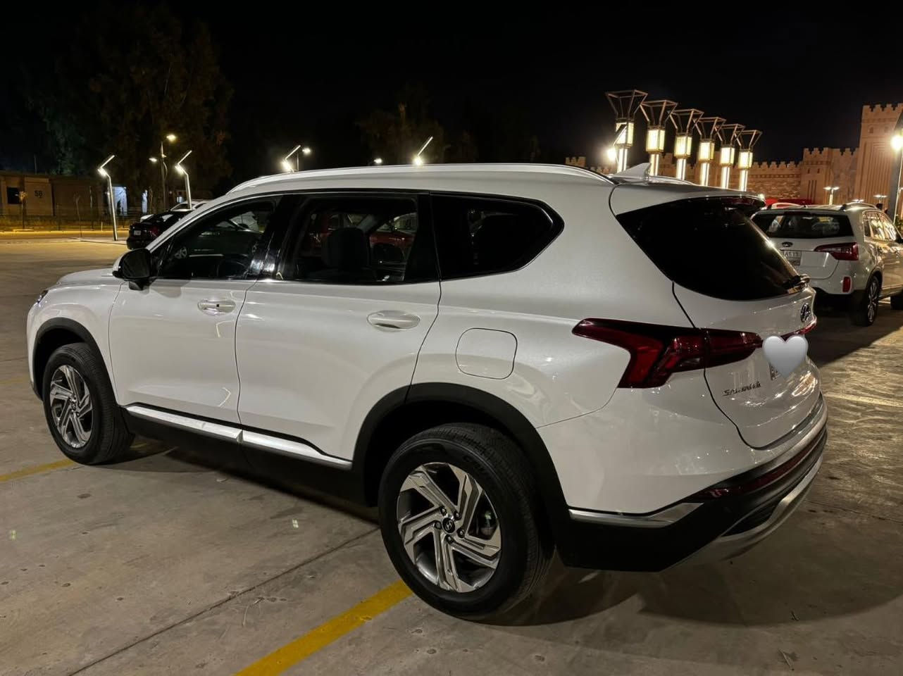 للبيع هيونداي سنتافي 2022 أمريكي فل مواصفات
السيارة أمريكي، فول كامل، استخدام شخصي ونظيفة:
 • بصمة تشغيل + بصمة أبواب
 • تشغيل بدون مفتاح
 • قيادة ذاتية
 • مثبت سرعة عادي وذكي
 • رادار أمامي وخلفي
 • رادار النقطة العمياء
 • نظام منع التصادم الأمامي
 • نظام المحافظة على المسار
 • تنبيه الخروج عن المسار
 • شاشة كبيرة
 • Apple CarPlay & Android Auto
 • كاميرا خلفية
 • حساسات أمامي وخلفي
 • گير أوتوماتيك بيانو
 • أربع وضعيات قيادة (Eco – Normal – Sport)
 • مقاعد شامواه
 • مقاعد أمامية كهرباء
 • تكييف أوتوماتيك
 • ستيرن متعدد الوظائف
 • مرايا كهرباء مع طي
 • إنارة LED
 • 
 • ABS + ESP
 • وسائد هوائية
 • السيارة جاهزة للفحص بأي مكان

📍 الموصل
💰 السعر خاص وقابل للتفاوض الجدي
📞 للاتصال / واتساب: ***********
