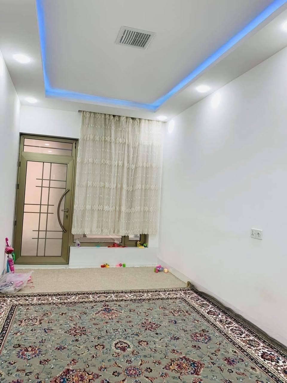 خانو بۆفرۆشتن گەرەکی ئەندازیاران 125مەتر تاپۆ
 قات و نیوێک و ژێر زەمین، بەردەم چۆڵ،حەدیقەفول فول مواسەفات ، دکتی موبەریدە، سەقف مەغربی، دەرگاو پەنجەرەی ئەلەمنوێم،.کاشی سپی .کامل کارەبای لیتە،،ئەم خانوە،تازە دروستکراوە،  نزیک مزگەوت،قوتابخانە،باخچەی ساوایانە ***********
