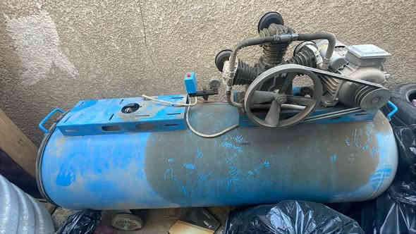 500 لتر بعده بالضمان الاسدي
 ماطور بانزين ويا جديد ممشتغل صارله ٥ اشهر فقط 
الدوره الصحه
***********.
