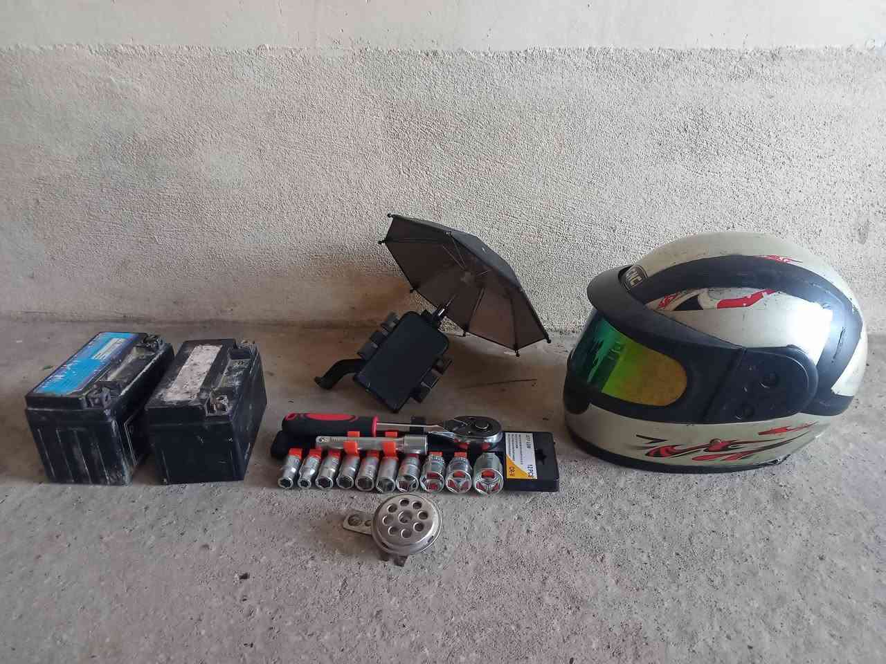 صندوق دلفري 12 خوذه5 راجس5 ستاند4 وهورن5 وباتريات شغاين5 
وذا شلع  30


**إذا كنت صاحب هذا الإعلان وتريد حذفه لأي سبب، رجاءا أرسل رسالة إلى الدعم الفني**