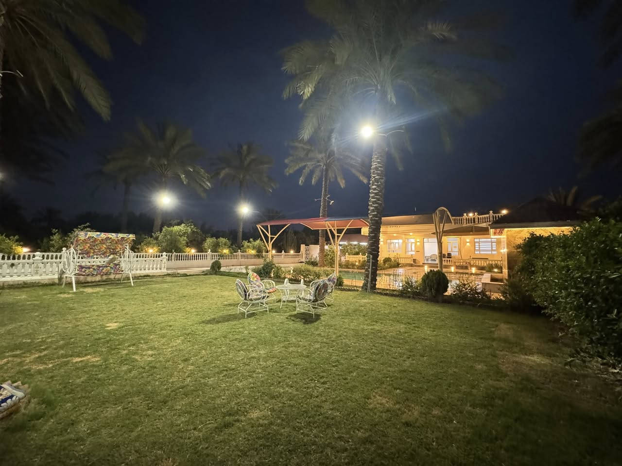 ‏رمضان كريم تم فتح الحجوزات في شهر رمضان المبارك

‏منتجع الزمرد السياحي في بلد ￼

‏موثقة في تطبيق اجرلي 

تتوفر في المزرعة 
🛑 غرفة 
🛑 صالة كبيرة 
🛑مطبخ مؤثث أدوات الطبخ 
🛑 شواية سمك و دجاج وأدوات الشوي 
🛑 مسبح كبير + مسبح صغير 
🛑 فيشة + منضدة  ألعاب أطفال 
🛑 مولد كبير ع الإطفاء كهرباء 24 ساعه 

🛑🛑 اساس العمل الثقة 
للاستفسار اكثر اتصل اومراسله واتساب 

◀️***********
 
◀️ ***********
