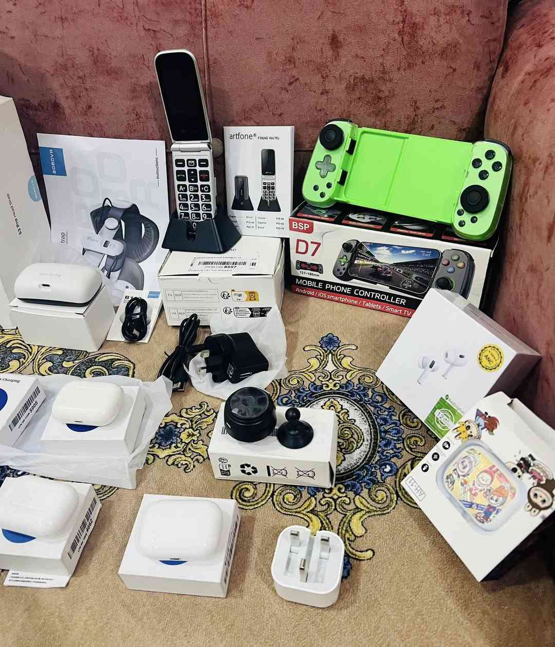 حبايب غراض شي ان وبالة وجدد اصليات للبيع سعرهن شلع 40 وية التوصيل مكاني بغداد حي القاهرة ***********

نضارة الواقع الافتراضي وحدة
كامرات 2
سماعات ايفون 4
ايربود اصلي وتجاري 2
كيس ايربود اصلي 5
جوستكات بلي ثري جدد 2
جوستك جوكر بلي وحاسبة 1
حاضنة تلفون على شكل جوستك 1
تلفون ماركة جديد وغراضة جدد فقط نقص بطارية 1
حاضنة جهاز 1
بلك شحن ايفون نوعية وسيط جديد 1
