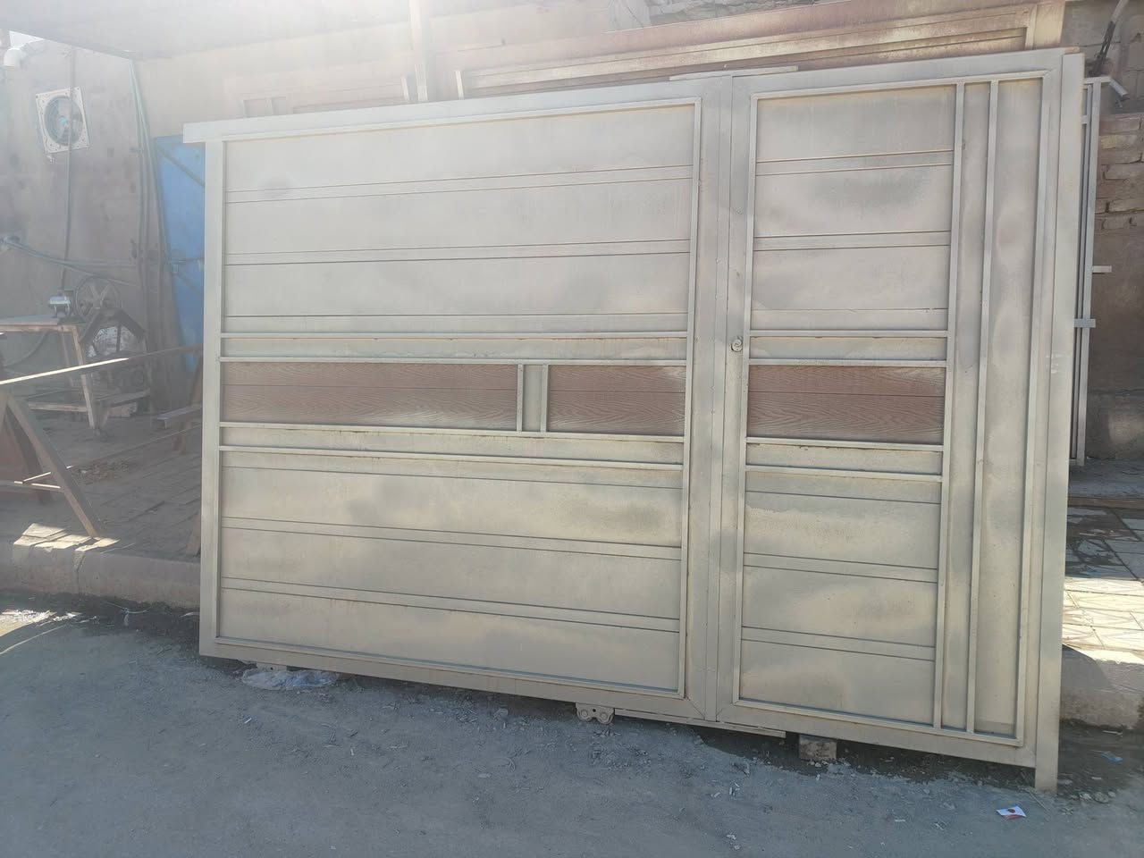 باب قاصه حديد ثقيل 2ملم السعر500الف الاتصال ع الرقم ***********
