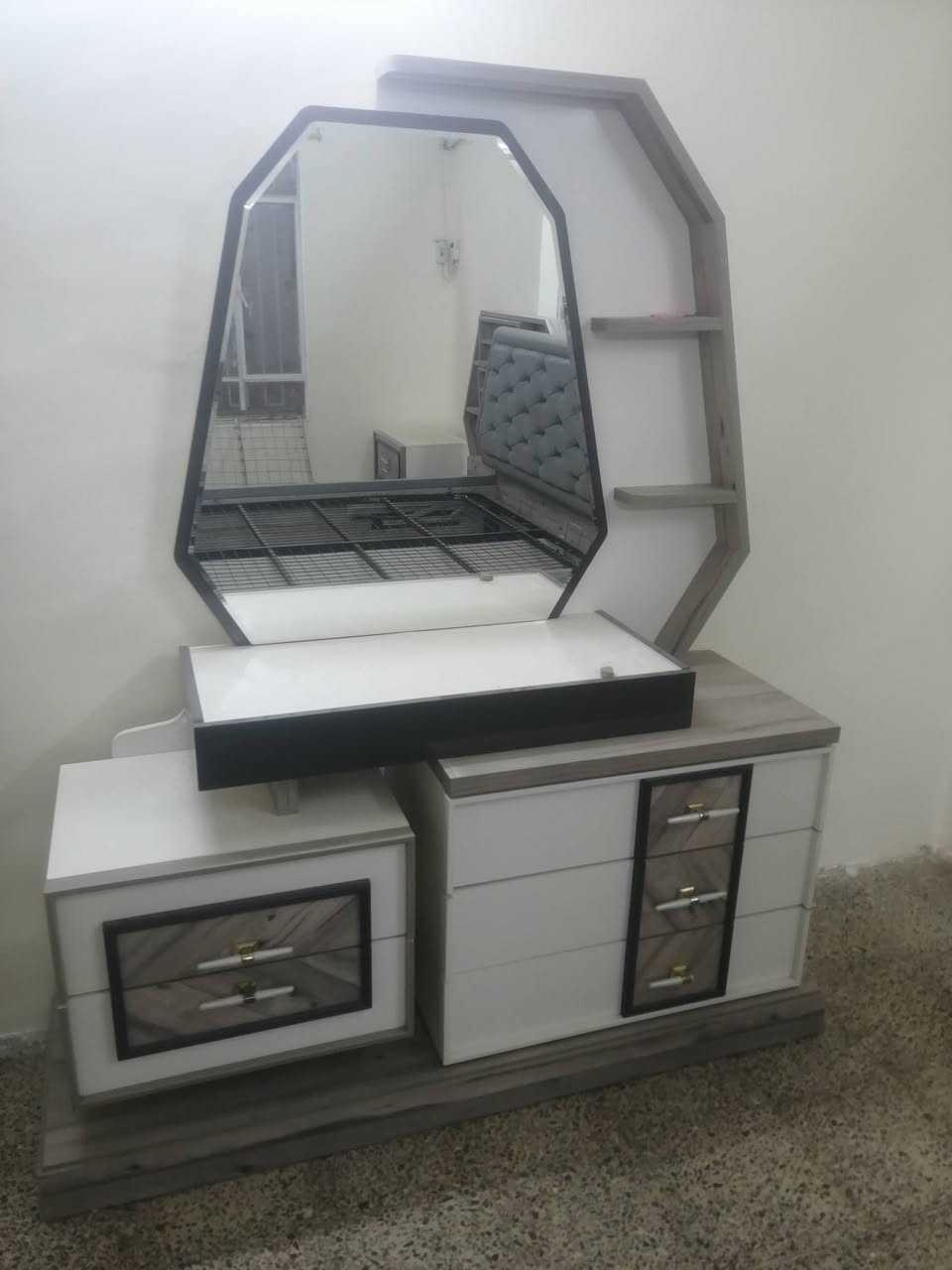 السلام عليكم
غرفه نوم تركيه ٧ قطع
درجه النظافه ١٠٠ في ١٠٠
السعر ٦٥٠
المكان الكريعات مقابل مطعم البلام العائلي
موبايل ***********
ملاحظه لانرد على التعليقات فقط الاتصال
