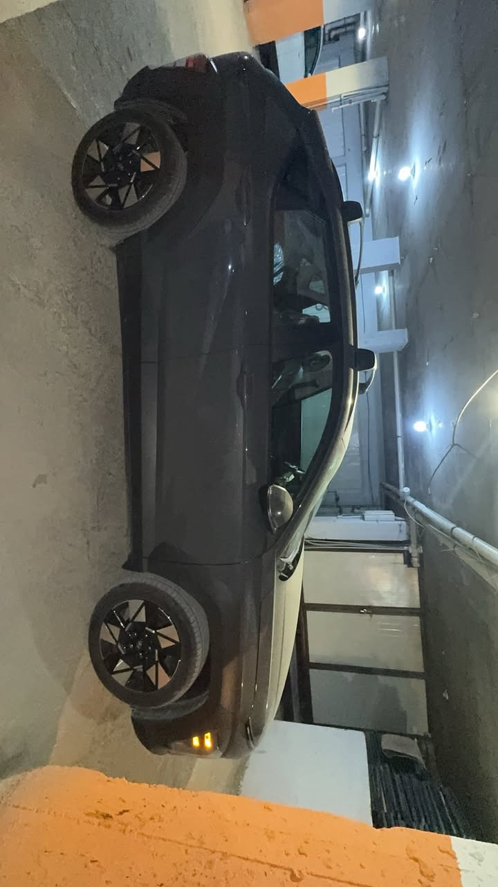 السلام عليكم
للبيع هونداي كونا 2025وارد امريكي
محرك 2000 دوش
دخول جديد ترقيم جديد بغداد وباسمي
ماشية 11 ميل
الحادث مرفق بالمنشور
تبديل قبغ جنطة اصلي
السيارة بدون ايرباك بدون شاصي بدون لغد بدون بارد بدون صبغ. بدون حوض
مواصفات sel
 كشن كهرباء
تبريد قطعتين بصمة وتشغيل عن بعد
وبقية مواصفات معروفة
مكانها بغداد زيونة
السعر 191 وبيها مجال بسيط
***********
