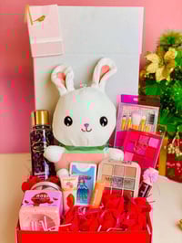 هدية عيد الحب • مستحضرات تجميل • دلليها