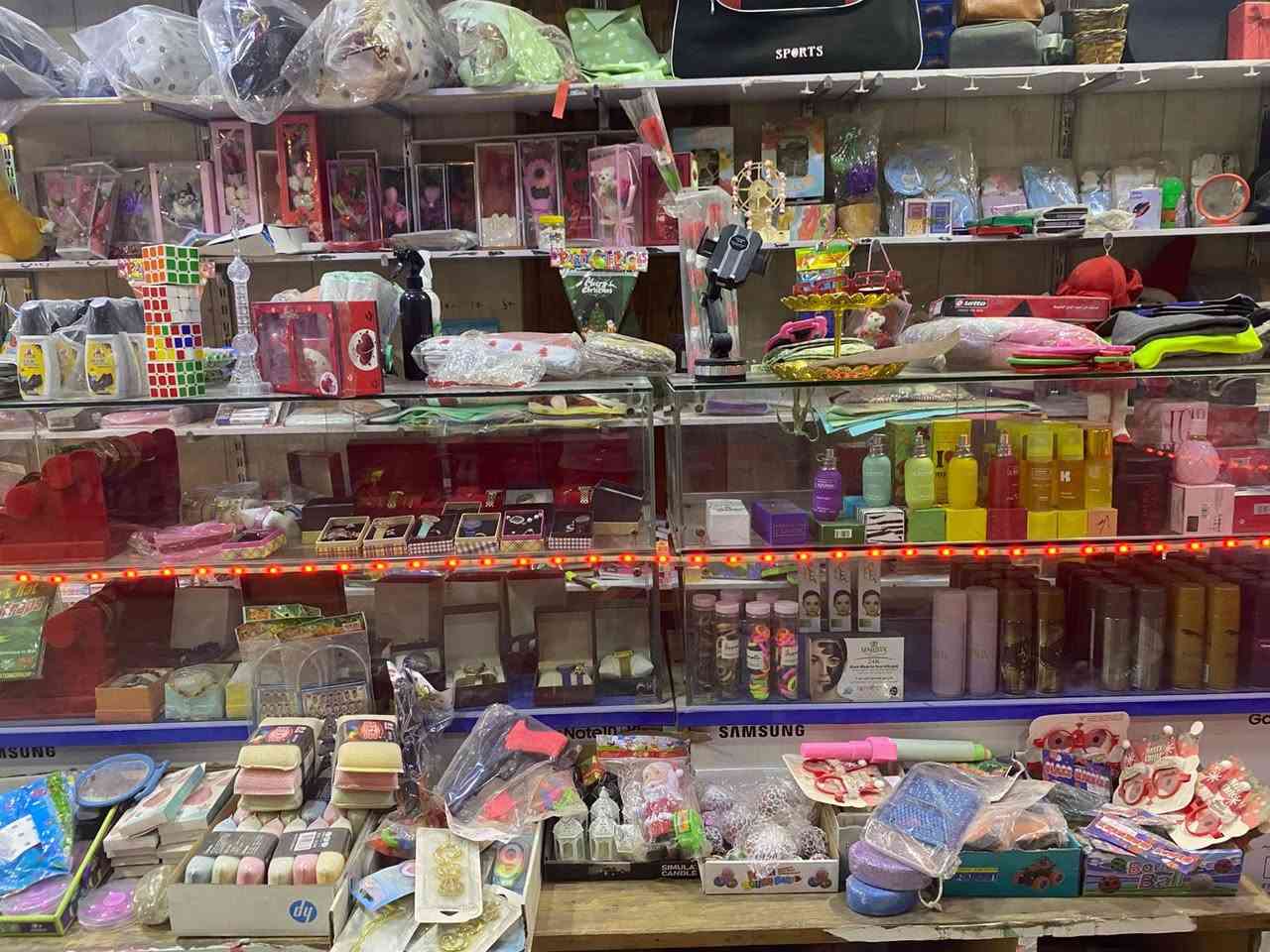 محل للبيع كامل
محل كلشي وكلاشي للبيع بي غراض مال صيانه وكرسي وميز كامل وباترينات عدد 6 زجاجيات عدد 3 وحديد 2 والامنيوم 1 ورفوف حديد عدد 20 ورفوف أمتار خشب عدد 12 متر 90 وغراض  كوزمتك للبيع كامل 

***********

مكان كويريش حي السلام قرب علوه الرشيد اي استفسار الاتصال بل رقم متوفر واتساب
