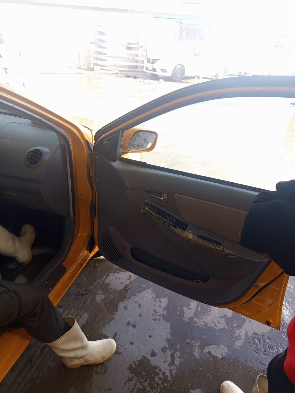السلام عليكم للبيع قفل 30سنويه ساقطه نقص كمبريسر تبريد بطاقه بانزين موجود غرامه صفر هيئه 130 مكان كركوك الشراي اتصل ***********
