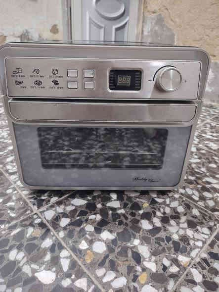 أوفن او قلاية  مستعمل شي بسيط نظافة اخو الجديد  نوعية ألماني سعره 70الف مكاني بغداد حي القاهرة ***********
