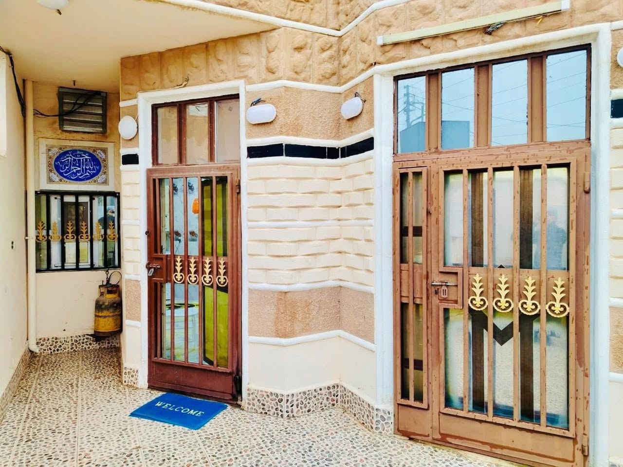 للبيع دار الديوم حي التوحيد قرب جامع الويس 
200م عرض الشارع 15م
(10*20)
 للاستفسار:- مكتب نصير للعقارات 
العنوان  / القادسية  وسط شارع قطعة 500 

***********

نرفق لكم صور الدار .
