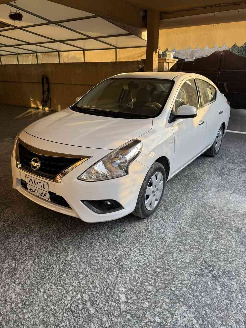 السلام عليكم 
للبيع نيسان سني هندي موديل 2022 
ماشية 17 الف فقط 
يعني سيارة جديدة جداً برغي ممفتوح بيهة كلهة عالبلاد
بس ماعدا طخة بالصندوق الخلفي جداً بسيطة كما موضح بالصور
السعر:124 ورقة بيهة مجال بسيط جداً
للاستفسار على الرقم ***********
