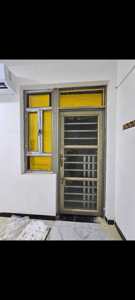 السلام عليكم بيت طابو صرف السعر التطلوعة ٤٠ وبي مجال بسيط كلش  بمجمع الرواد السكني بحي الجامعة في الكوت مساحة ١٠٨ طابقين
واجهه ٧  نزال ١٥ وشوي  غرفتين ٣ حمامات  مطبخ واستقبال وهول داخلي علما الغرفة الثانية سويت
سطحين مطلوب ١٠٠ للمصرف العقاري ***********
