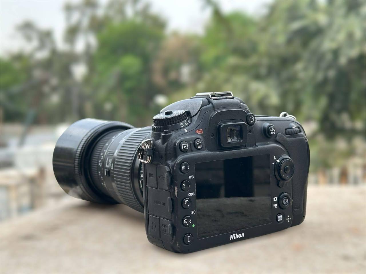 كامرة نيكون Nikon7100
للبيع وياها زوم رياضي 70 ' 300 
سعر ع خاص 
متوفر توصيل 
***********
