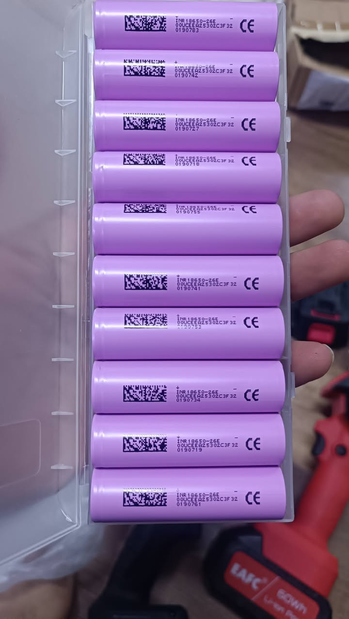 سلام عليكم بطاريات أصابع ليثيوم 10 قطع
مع قاعدة بطارية وتوصيلات اللحيم  المعندية مع منشار كهربائي وبلور هواء 
مع بطارية شغالة شاحنتهم غير متوفر
البلور بي ضرر بسيط غير مضر بعمله
***********
واتساب ماسة أمزون
