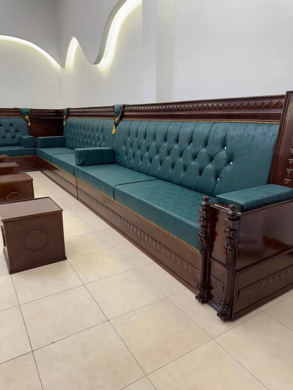 1..سعر متر ديوان #الصاج 175/
وأيضآ، نشتغل قسط بدون تحميل 
2..سعر متر ديوان #المودرن 100 
   يقدم معرض بيت الزان  لزبائنه الكرام أحدث موديلاته من الدواويين  الصاج و الملكيه والمودرن  بمواصفات راقيه
 مع ظمان حقيقي لمدة 20 سنه من تاريخ الاستلام  مع طابوريه وكوشات
ملاحظه:: نعمل حسب طلب الزبون من تغيير لون القماش وحسب القياسات الزبون ولدينا كادر يذهب لمنزل الزبون لاخذ القياسات.
ألتفاصيل أكثر خاص..


**إذا كنت صاحب هذا الإعلان وتريد حذفه لأي سبب، رجاءا أرسل رسالة إلى الدعم الفني**