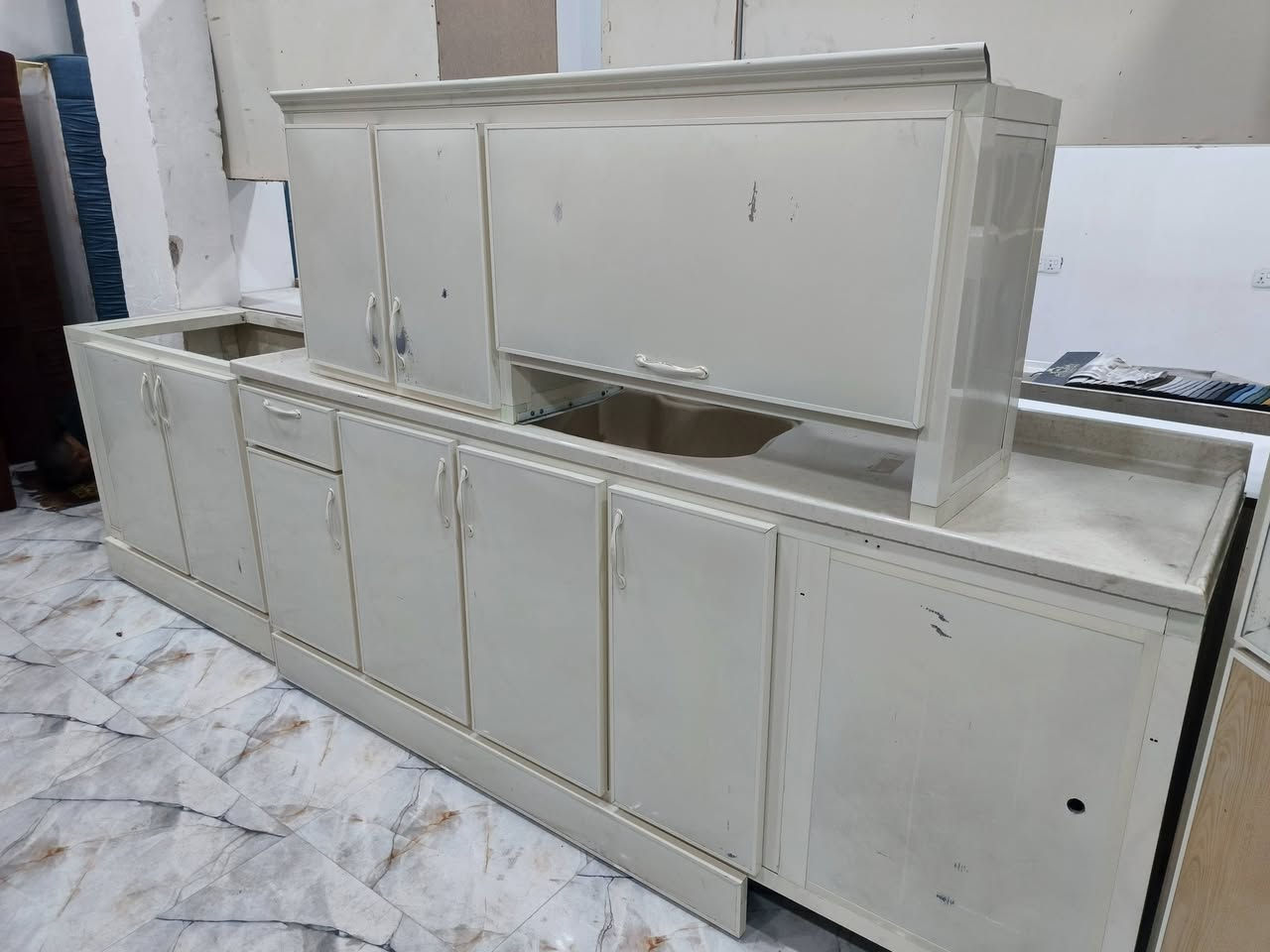 أثاث منزلي باله وجديد نواع غراض منزليه 
تخومه ودواوين 
العنوان الناصريه الإسكان الصناعي نزلت الجامع الكبير بالبداية 
رقم ***********
