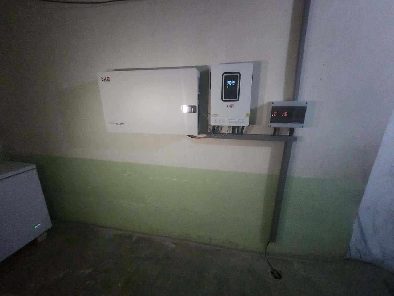 تم التنصيب ولله الحمد.
السعر: 3,000,000
عملائنا الجدد : 
1_تحسين احمد ظاهر
2_ محمد خلف رجب
موقع التنصيب: صلاح الدين/ الشرقاط
تمت إضافتهم الى قناتنا على الواتس أب للمتابعة الفنية الدقيقة.
مكونات النظام: بطارية 10KW، انفيرتر 6.2KW، الواح عدد 5 590W، نظام ATS  مصمم خصيصا، نظام تاريض،SPD، بورد حماية متقدم....
قدرة النظام: (10 نهاري_10 ليلي)
موقع الشركة: الشرقاط/ سديرة وسطى بالقرب من مسجد بلال الحبشي (رضي الله عنه).
للاتصال والاستعلام:
مهندس. عبدالله ***********
مهندس. عثمان ‏‪***********‬‏
