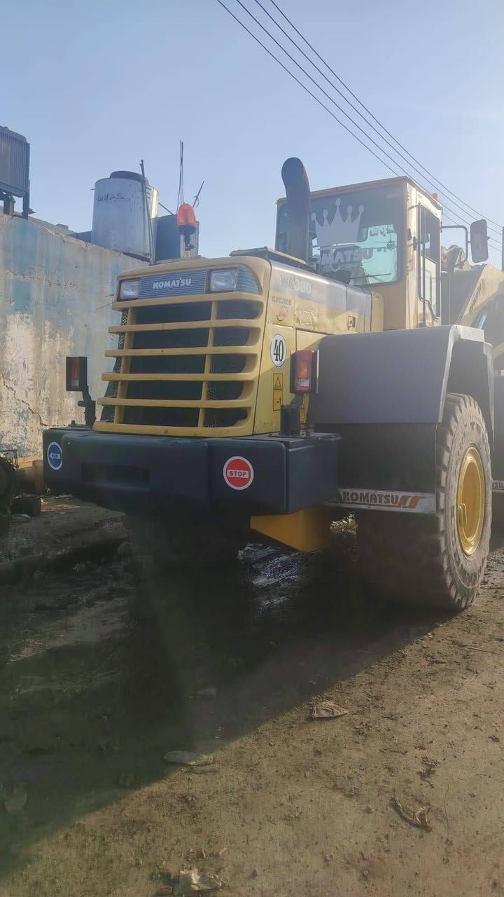 السلام عليكم شفل كوماتسو حجم 380 موديل 1998شفل كلو شرط الرقم ***********
