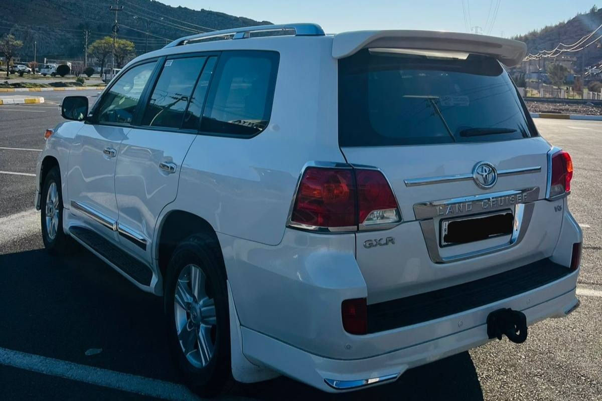 تۆیۆتا لاندکروز 2013 مواسەفات GXR
مەکینەی V6
123 هەزار ڕۆشتووە 
دەعامی پێشی بۆیاخە 
سەنەوی تازەیە 
دوو PDR هەیە 
ماباقی هەموو گیانی بەشەرت 

سعر: لە کۆمێنت داوای بکە ڕاستەوخۆ بۆت دێت 🤖 

گێر و مەکیەنەی بەشەرت  
هیچ کێشەیەکی تێدانیە 

ژمارەی خاوەنەکەی 
***********
