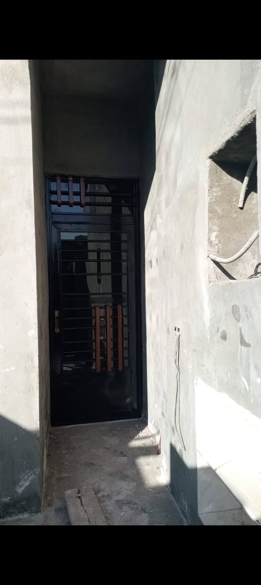 سلام عليكم عندي بيت البيع بل الكرغولية قرب جسر حديدخضر بين سدين سند ٢٥ كامل مساحه ١١٠ سعر ٧٢ وبي مجال يراسني خاص او وتساب *********** او رقم ***********
