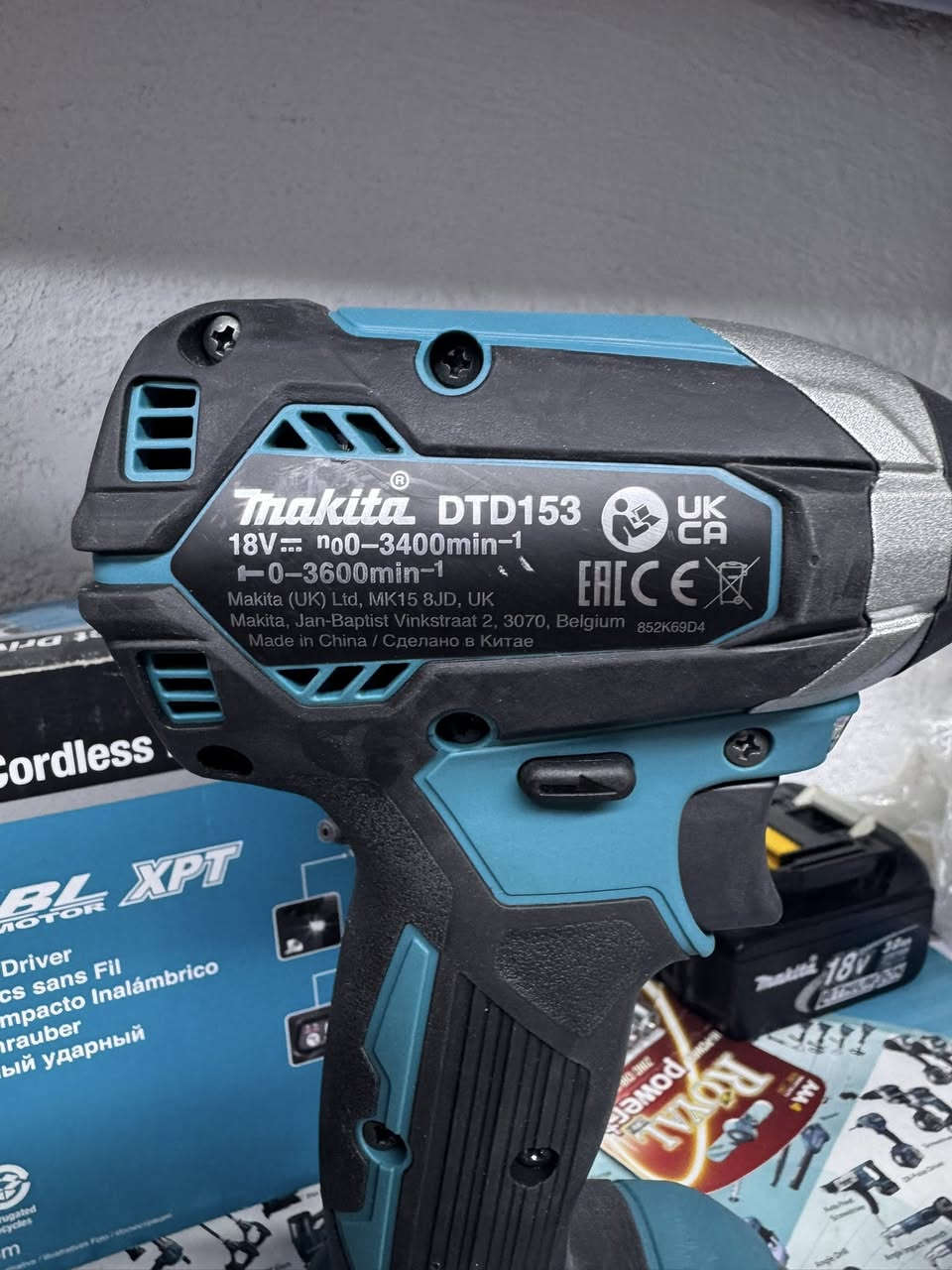 سلام عليكم اخوان
عيد فطر مبارك وكل عام وأنتم بألف خير 
كت ماكيتا Makita اصلي جديد كامل بطاريات 5 امبير وشاحنه
توصيل متوفر الشراي ايراسلني خاص او واتساب 
*********** 📞واتساب
