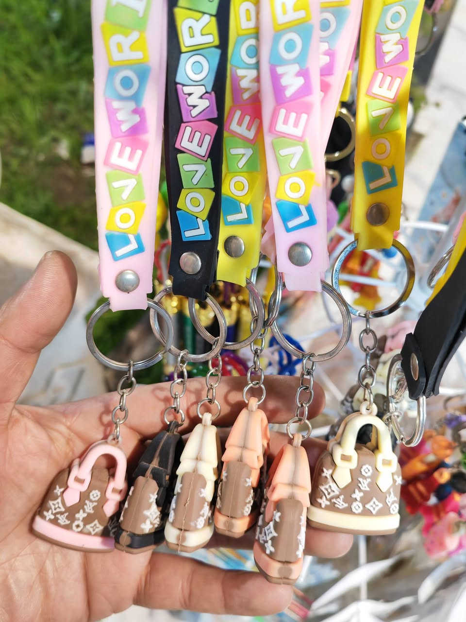 #جديدنا 
#مكتبة ن والقلم✍💼
#زورونا 🥳🥳🥳🥳
#المكان مجمع نخبة بسماية الطبي 
#هدايا ألعاب لوازم دراسية طباعة كبس هويات حجوزات الكترونية 
***********📞 للحجز والتواصل
سعر القطعة 1000 دينار.
