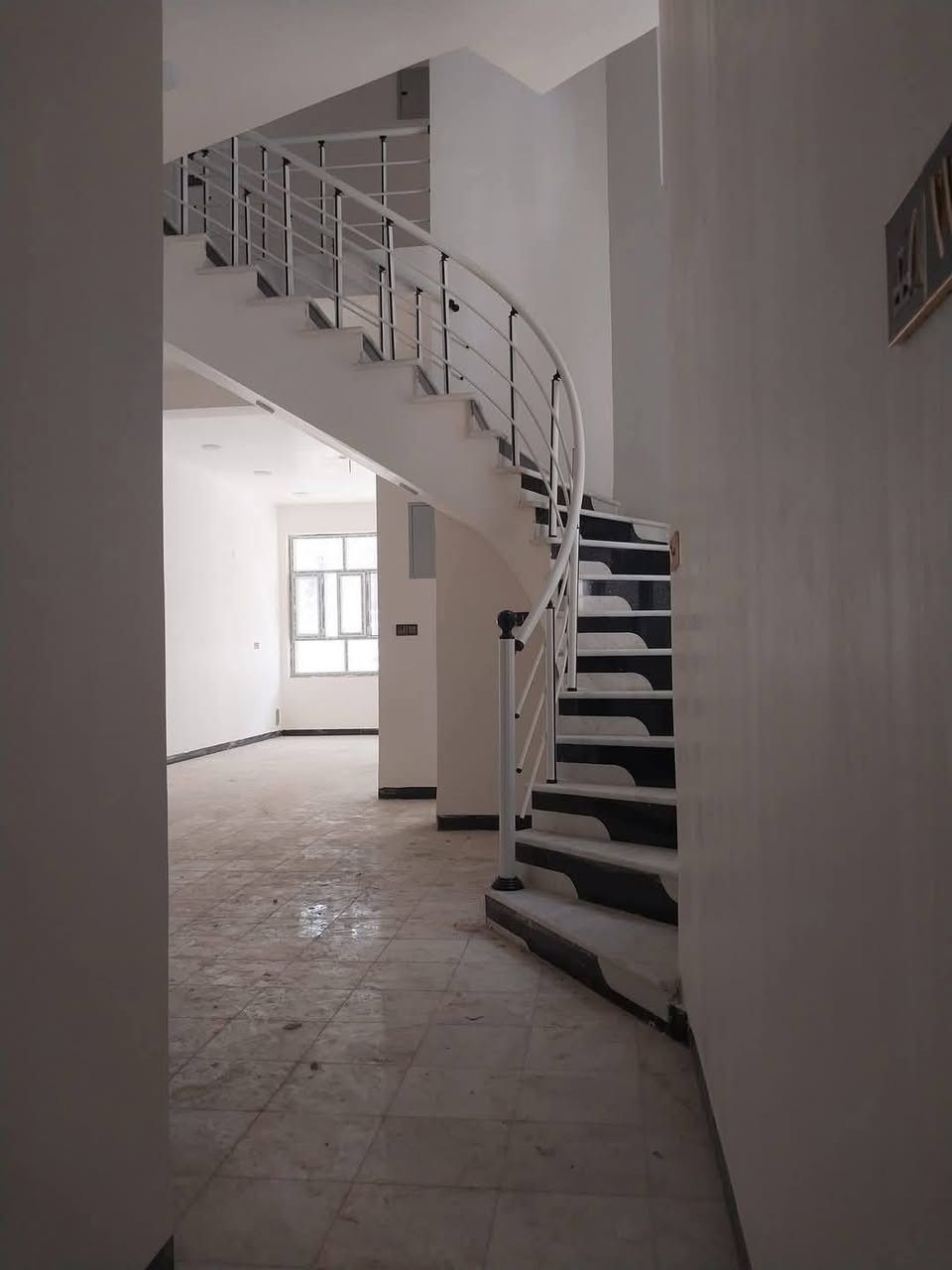 دار للايجار حي الصحه طابو زراعي بناء حديث
المساحه ١٥٠متر الواجهه ٧ونص 
خلف المدينه المائيه 
قرب صالون بغداد 
يحتوي على ٤غرف نوم وصاله وكلدور ومطبخ ومجمع صحيات عدد ٢ للاستفسار ***********سيد علي
مكتب الوسيط
