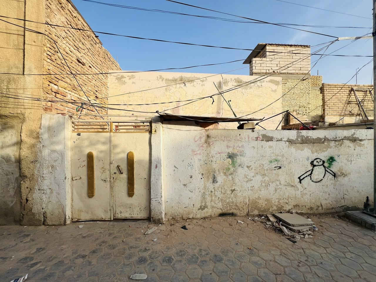 بسعر عرصه مناسب جداً
دار للبيع حي الانصار جهه الگراج الجنوبي
قريب على سوق الانصار …
السعر ١١٥ وبي مجال
مساحه١٢٠ م

للتواصل

***********
