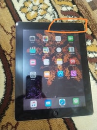 ايباد • شاشة مكسره • يشتغل لمس