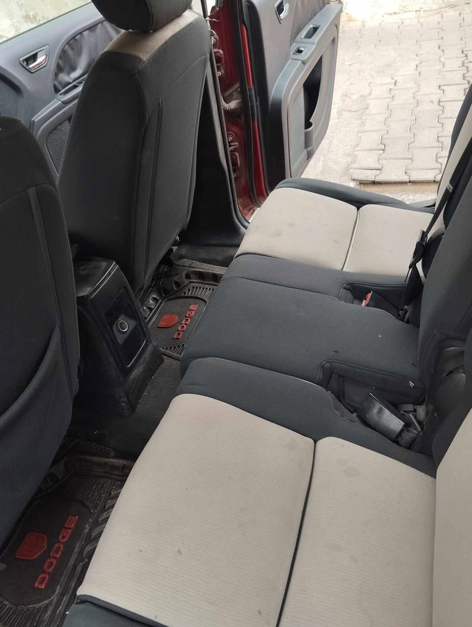 السلام عليكم سيارة دوج جورني موديل 2009
رقم اربيل سنويه منتهي من 2021
السيارة بيها خمس قطع صبغ وتعديل 

تدفه تبريد 
محرك 4 سلندر 
سعر 80 وبيها مجال 

مكان السيارة كركوك 
***********
***********
