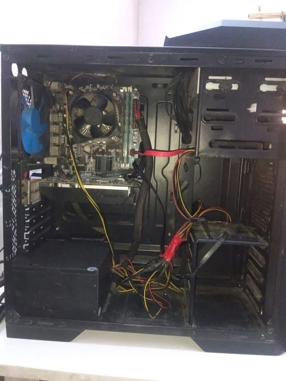 اتعديل ! حاسبة كامله كامله مع الشاشة حاسبة الجيل الثالث 17
GTX 1650 4GB
16GB رام
SSD 500GB سامسونج
HDD 350GB
3 مراوح تبريد
واتس اب ***********
مكاني الدورة بغداد
بيع سعر 300 او مراوس نزل شعندك
