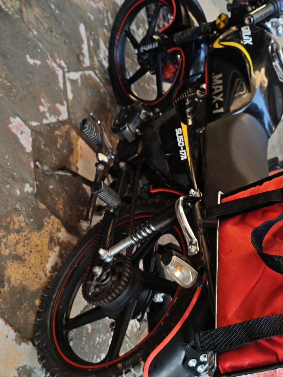 يالله سلام عليكم دراجه سونلگ.ماكس موديل 24 دراجه خير من الله مال بيت ما شايفه دلفري ع كد روحتي للدوام وارجع بيها مكينه مكفوله مامفتوح برغي بيها  تأير امامي فيتنامي قبل سبوع شديته وخلفي جديد دهن كله ليگ مولي  دراجه بيها نقوصات بسيطه دشبول وصفاحيه 
مكانها بغداد الدوره  السعر (650) وبيها مجال حك الجيه 
هاتف: ***********
:***********
