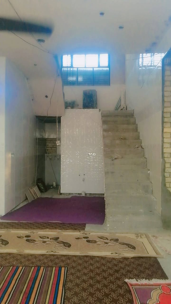 بيت للبيع 300متر بناء حديث غرفه عدد 2هول مطبخ استقبال صحيات خارجيه وداخليه عنوان البيت بابل طفيل ال خماس للاستفسار الاتصال على الرقم ***********
