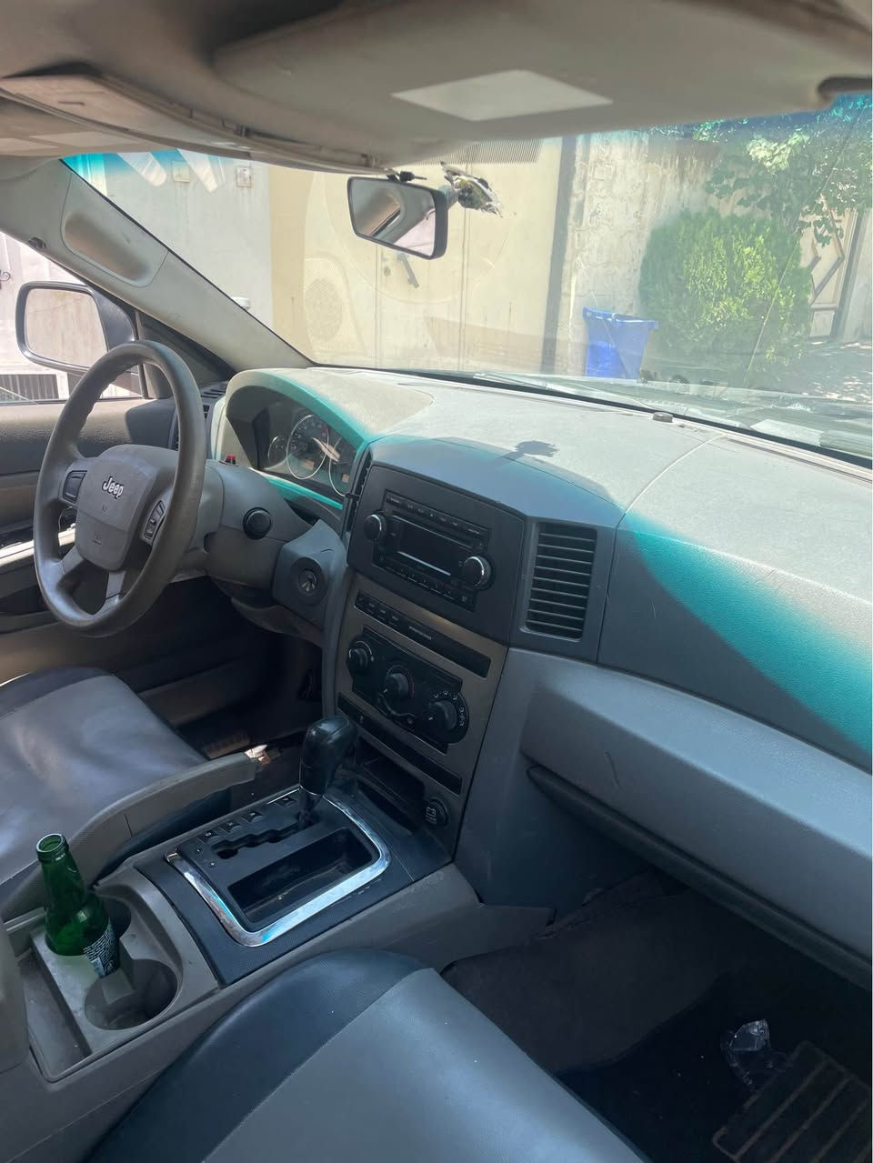 Jeep 2009 laredo ful mwasafat geru makina bashart kami peshakay taqaw raqay tyaya 3parchay boyaxa kode bokrawa s3ryshy 58 galaya gorenawash dakam bashtyk badlm byt *********** السليمانية, العراق

