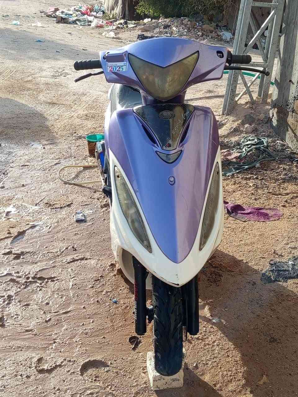 السلام عليكم الدراجه للبيع 
كامكو جي فور 

باتري جديد 
تايرات جديد 
كابريته جديد 
بيها منضومه مال زنون عالي وناصي 
دبلات جدد 
صالنصه رياضي sc
مكينه ناعمه وحلوة الدراجه 
نفس مشوف بل صورة وبعد احسن من الصوره 
مكان نجف حي النداء 

السعر 350 وبيها مجال حك الجيه 

الاستفسار *********** اتصل بيك خير وادلل الخاص مفتوح
