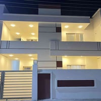 دار للأيجار جديد غير مسكون يحتوي على اربعة غرف نوم واستقبال ومطبخ وصال...