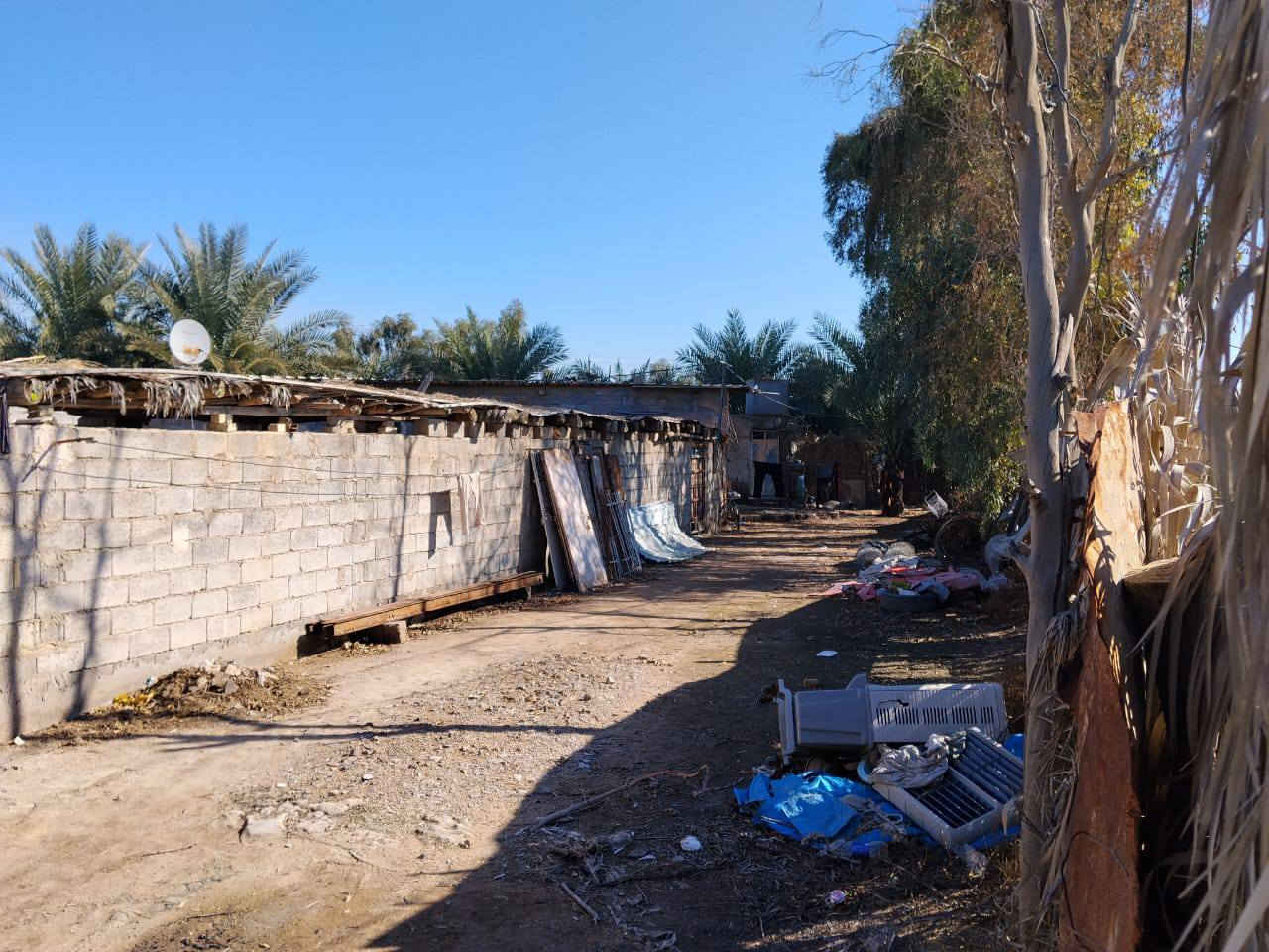 كاع زراعي مقابل حيدر زيونة عبور البزل قرب الجسر الاصفر متجهة ع مشروع  ستمئة متر مع بيت تصميم قديم وسندويج سقفة قياس البيت مئة وستين تقريبا

*********** هذا رقم ابو الارض
