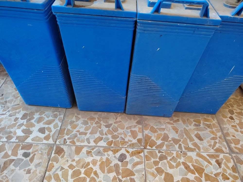 للبيع بطاريات سائل مال طاقة شمسية .. عدد 4 سعة كل وحدة 2.5 كيلو..  *********** ..
