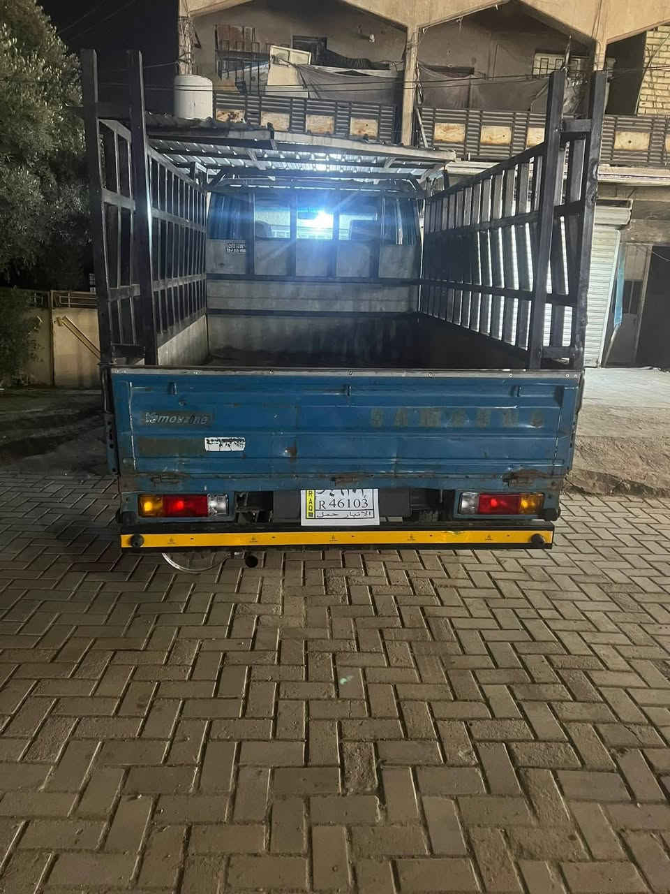 السلام عليكم كيا سامسونك موديل ٩٩ جاهزه أي نقص مابيه رقم أنبار إنكليزي مثبت مصبوغه بابين والبنيد صبغ درجه أولى مكفولة من أي حادث تخم تاير جديد مكينه جديده كير صدر جديد دوشمه أرضية وكشنات جاهزه كبل للشارع تحويل مباشر مكاني البياع سعره ٥٠ وبيه مجال بسيط ***********
