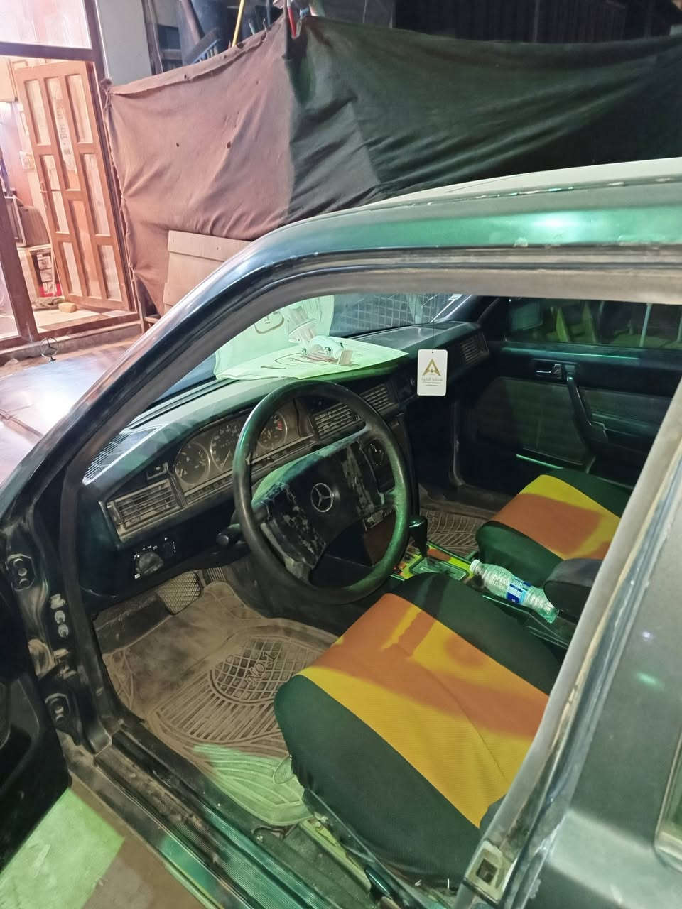 السلام عليكم مرسيدس دب موديل 92 مكفول من صبغ وضرب مكينه وكير شرط السعر 40 ورقة اتصل عل الرقم ***********
