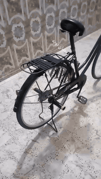 سلام عليكم بسكل لبيع مكفول كلش نضيف صالي شهر من منزله مستعجل علا بيعه مكان بغداد سعر ٨٥  رقم هاتف ***********
