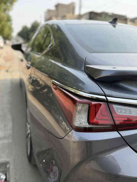 Es300h
2021
هايبرد وبانزين
رقم بغداد
ضربه امامية خفيفة جدا
  مكفولة من الصبغ وبدون ايرباك وبدون دواخل وبدون شواصي
مبدل بيها فقط لايتات ودعامية والشباك
حادث موجود مع الصور
رقم شاصي مرفق ايضا بلصور
ماشية ١٢٠ الف كيلو
سيارة جديدا جدا
كامله بدون اي نواقص
مواصفات فول
سلايت
شاشة كبيرة 
تبريد وتدفئة كشن
داخل لونين
رادار امامي وجانبي وخلفي
لايت ٣ فصوص
حساس ٣٦٠ درجة
كاميرا خلفية
ماوس تحكم
تبريد خلفي
كشنات جلد وتحكمات كهرباء
صندوق كهرباء
سيدس ٦ قرص
Carplay
هواي مواصفات بيها بعد
تحويل ثاني يوم
مكانهة بغداد حي الجامعة
***********
السعر
260 ورقة
