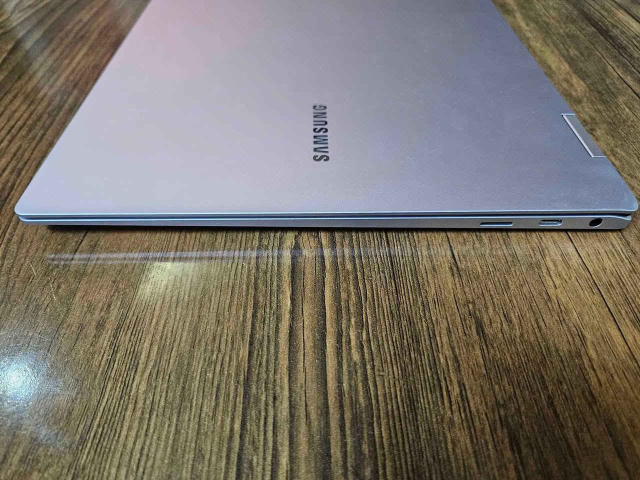 Samsung galaxy book 2 pro 360 الابتوب مستعمل قليل جدا ايام فقط نظافة الجهاز 
الشاشة لمس و تدعم اي قلم من سامسونج و تتحول لنظام التاب الابتوب تربط مع أي جهاز سامسونج تاب او مبايل او اي جهاز نظافة الجهاز مثل ما موضع بالصور بيها فطر بل شاشة مو واضح و ما يأثر على اي شي معالج i7 جيل 12 و رام 16 شاشة 15.6 وياها قلم مواصفاتها عالي و نزلت بسعر مليونين و 200 سعرها 780 و بيها مجال  مكاني بغداد شارع فلسطين بغداد, العراق


**إذا كنت صاحب هذا الإعلان وتريد حذفه لأي سبب، رجاءا أرسل رسالة إلى الدعم الفني**