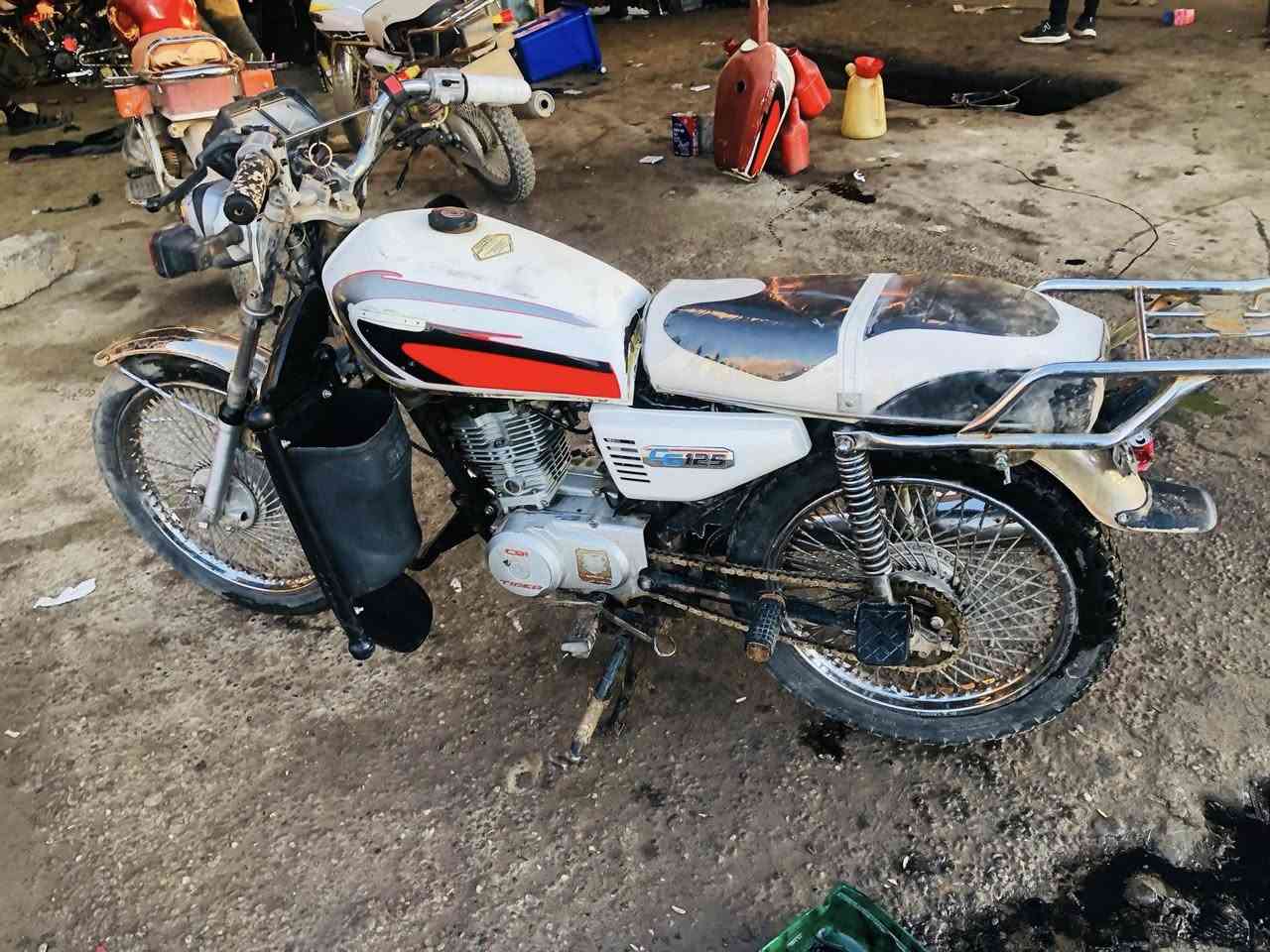 موطور موديل 2020 ما عايزه شي مكاني الحود.  ‭٠٧٧٧ ٦٣٥ ٥٤٧٨‬  خابر ودلل السعر 300وبي مجال
