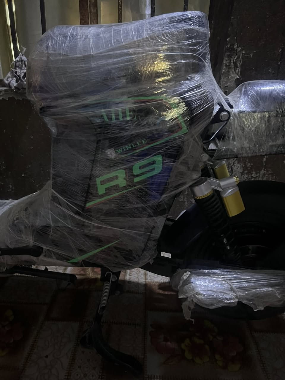 ار9 شحنه دراجه مديل 25اخذته شهر 12 بعده جديده ب. الجيس شغاله من كلشي جاهزه تجي شوف بعينك 5 بطاريات شاحنه اصليه  كامله مال بيت سعر 425 بيه مجال حك الجيه عنوان  بصره حيانيه اتصال او مراسله على رقم ***********
