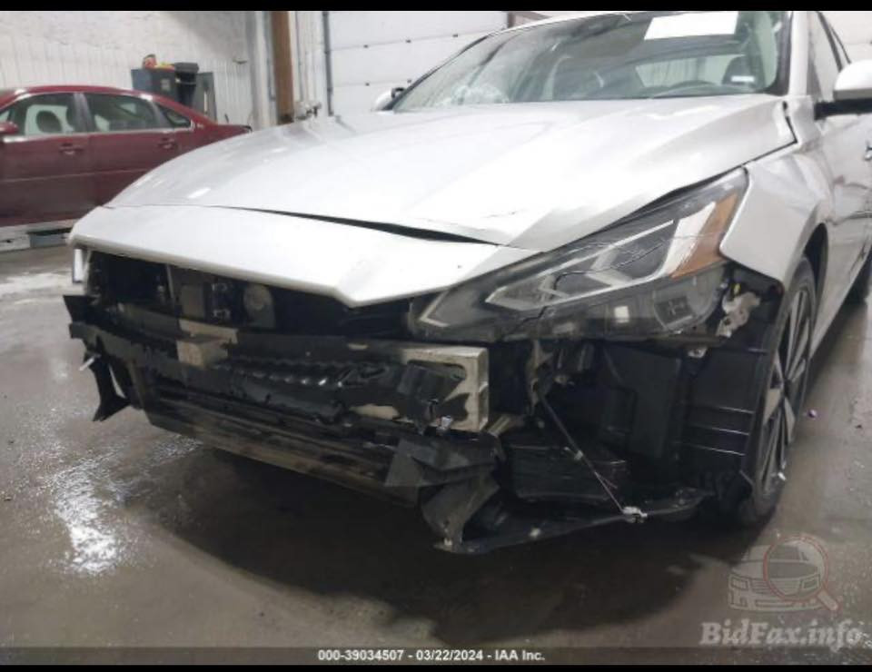 السلام عليكم نيسان التيما 22 ضرر فقط تبديل دعامية ماشية 70 الف كم سياره نظيفة جدا مال بيت استيراد شخصي بعدها على وضع الشركة برغي ما مبدل سبير منازل مكفولة من كلشي عدى الدعامية وبارد بالبنيد وكم رصعة حسب السونار المرفق سنوية بسمي هزه جديده رقم اربيل السعر 155 غير متواجد عالفيس *********** مجال قليل مكان السياره بغداد الزغفرانية
