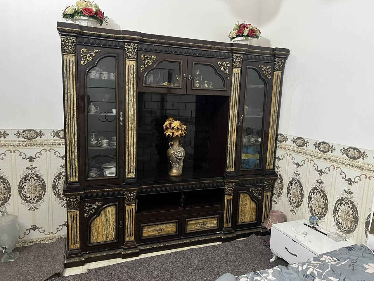 سلام عليكم معرض للبيع نضافه ١٠٠/١٠٠  للاستفسار ***********
