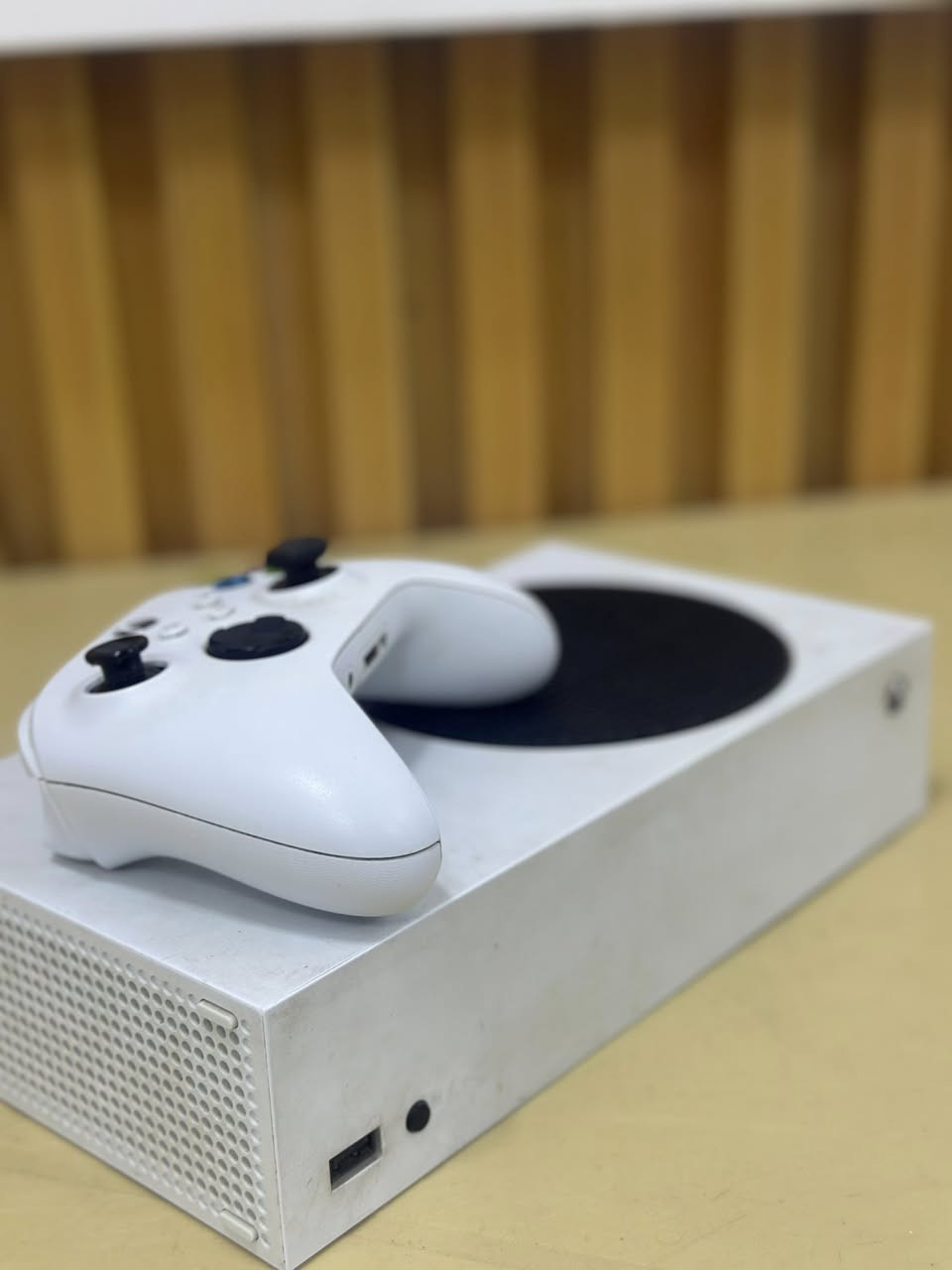 سيريس اس للبيع
جوستك  ,, 🎮
لعبة فيفا 26 هديه🎁
، جهاز نضيف ما مفتوح
الاصدار 2023
السعر 400الف وبي مجال✅ 
خاص او واتساب ***********
