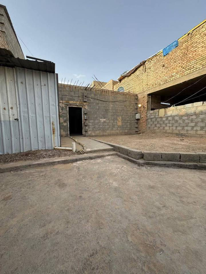 السلام وعليكم
بيت للبيع المساحه 168 الوجه 8 ونص ونزال 20 موقع البيت حي الشهداء قرب جامع الشمري شارع 12 كامل خدمات  السعر 85 وبي مجال البناء بلوك بي بناء غرفه وصاله يعتبر قطعه  الاتصال مع صاحب البيت ‏‪***********‬‏ او مراجعت مكتب مصطفى الحلبوسي
